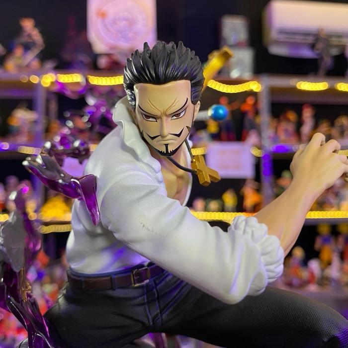 DRACULE MIHAWK DIORAMA 22CM 1 PCS 476 ONE PIECE ANIME ACTION FIGURE Pedang one piece