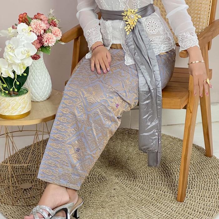 KAMEN JADI BORDIR LARASA BENANG GOLD