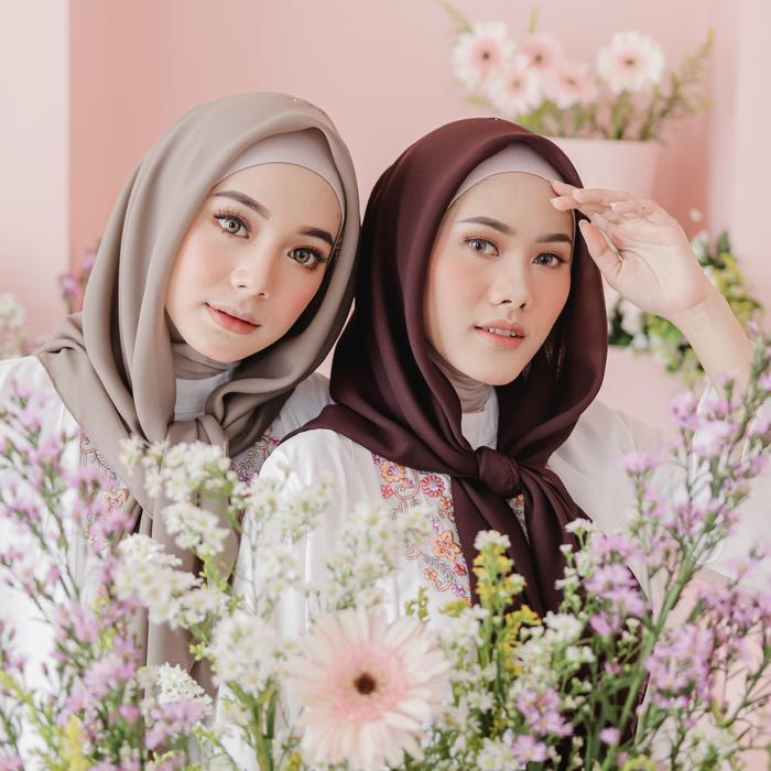 RIFANYHIJAB Bella Square Premium Wanita Muslim Jilbab Empat Pollycotton Plain Square IS
