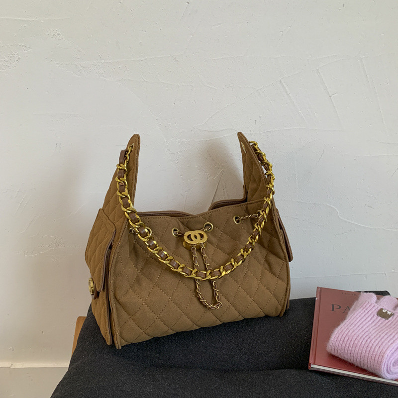 2025 New Chanel Quilted Chain Bucket Bag, Large Capacity Underarm Commuter Bag, High-End Feel