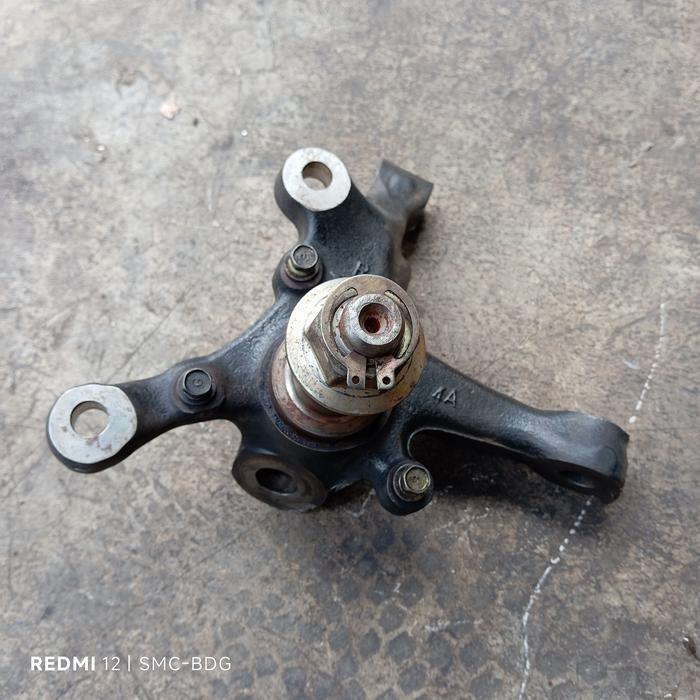 Knuckle knakel roda depan kanan R Mobil Avanza Xenia lama old copotan