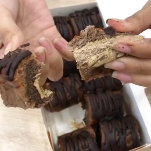 "New" 2Box / Roti Gulung Cokelat + Roti Gulung Abon Original Manis Cemilan Kering