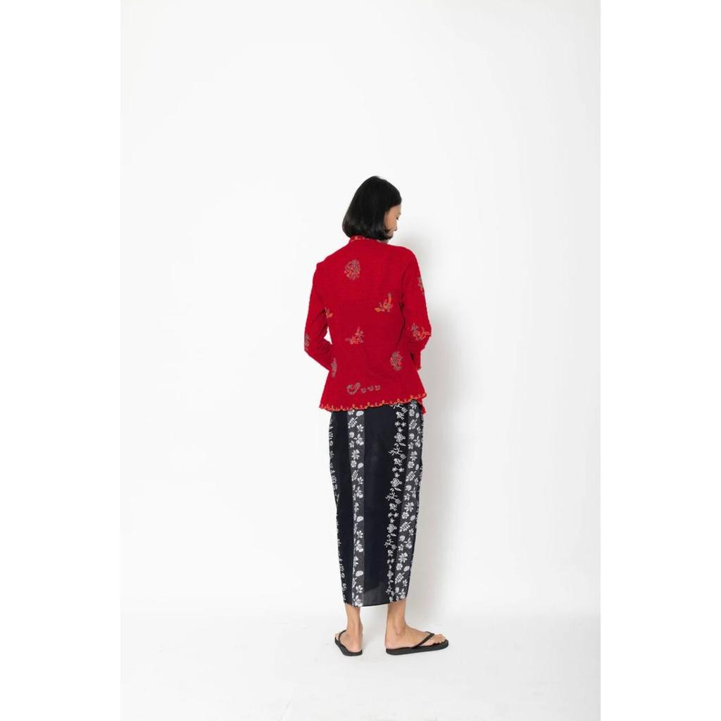 Kebaya Encim Tumbuh Merah
