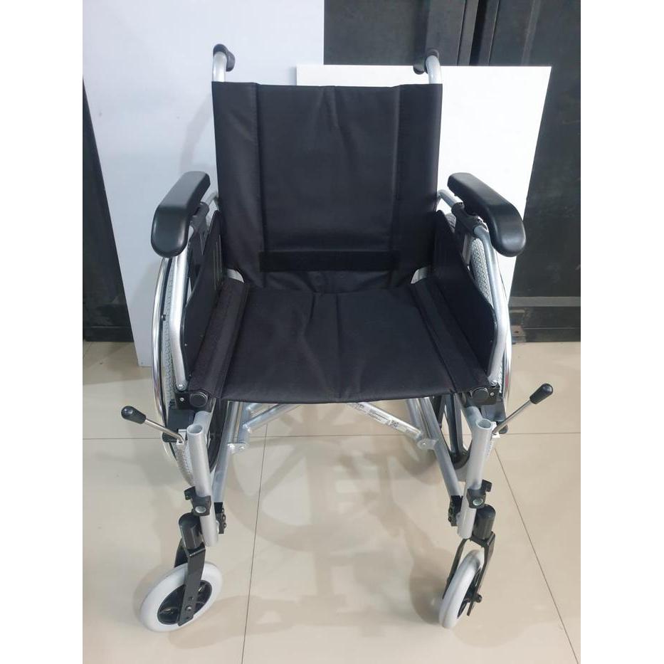 Kursi roda brand GEA FS 950 LBPQ second