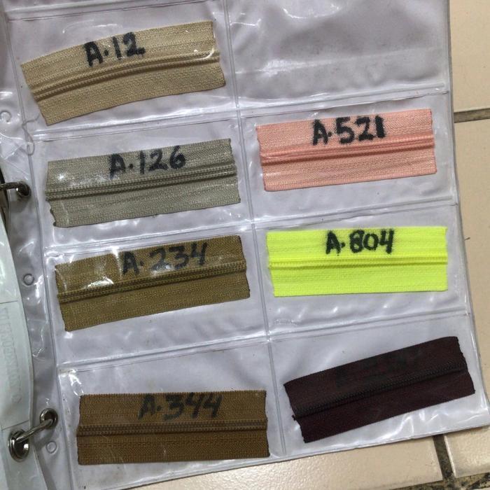 Daun Resleting Amco gigi plastik ukuran 5 Rol-an