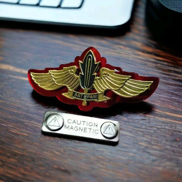 pin security wing gold mika magnet bahan cor tebal