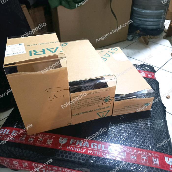 AKRILIK ACTION FIGURE RAK LEMARI