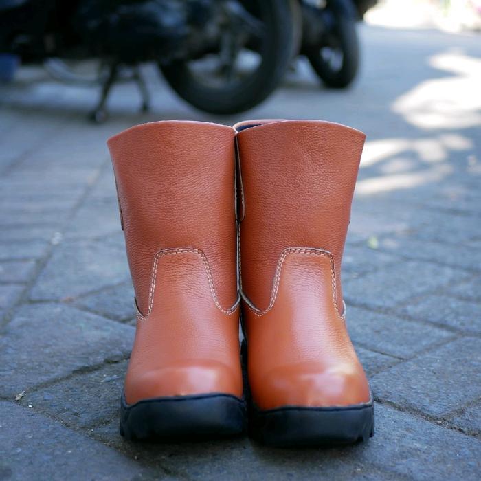 Sepatu Safety Boot Edmundo Bahan Kulit Asli Ujung Besi Sol Karet Anti Selip Dan Anti Paku Boots