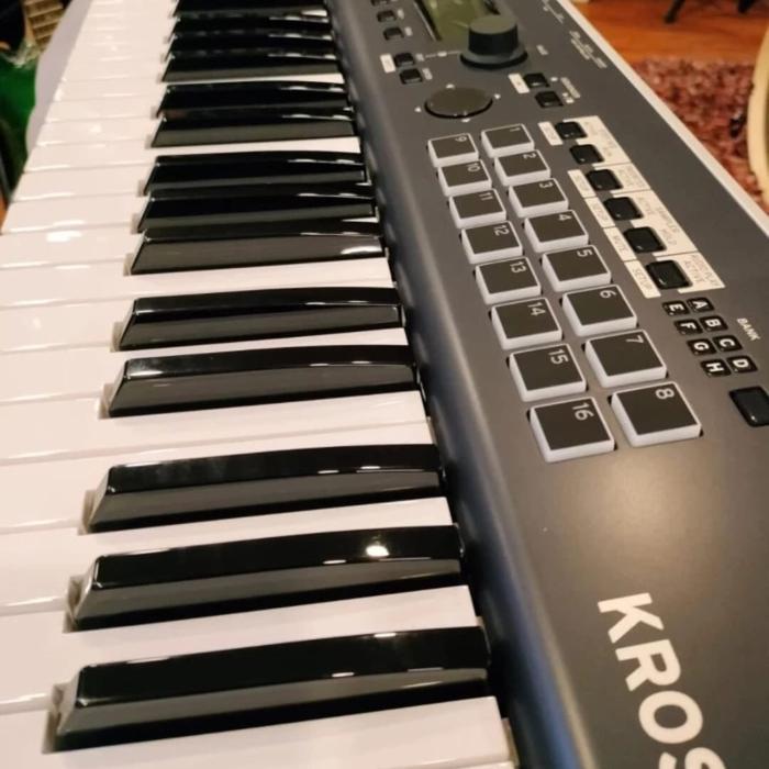 Korg Kross 2 61 Key Keyboard Synthesizer Workstation Korg