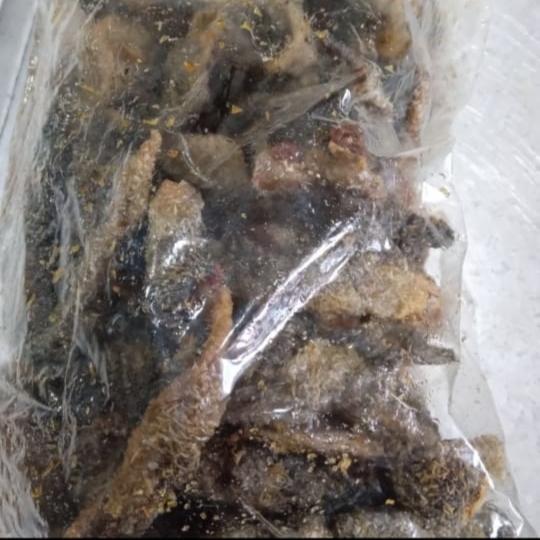 kulit salmon mentah kering cracker kerupuk