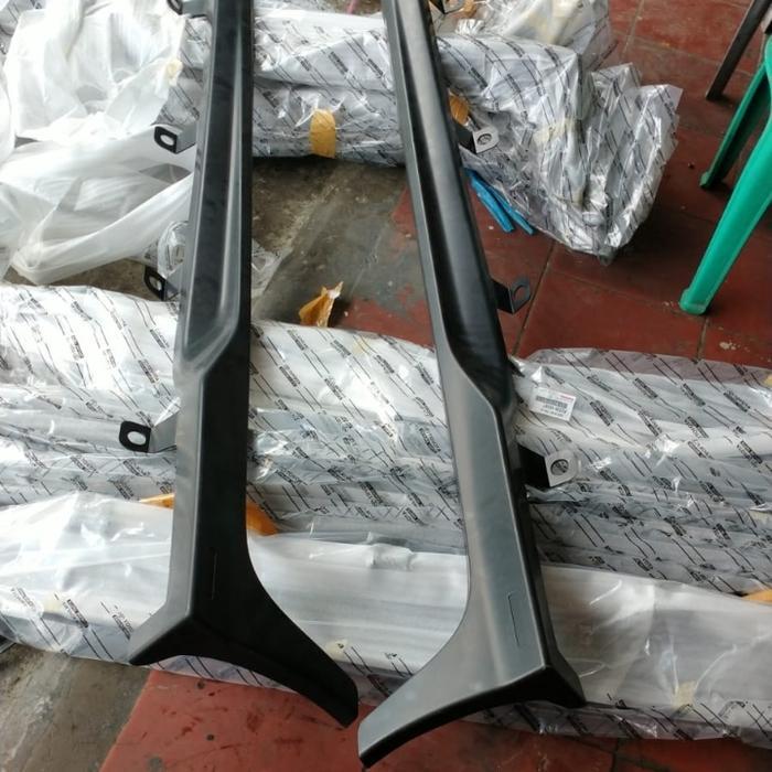sideskirt / bodykit samping yaris 2014-2017 original