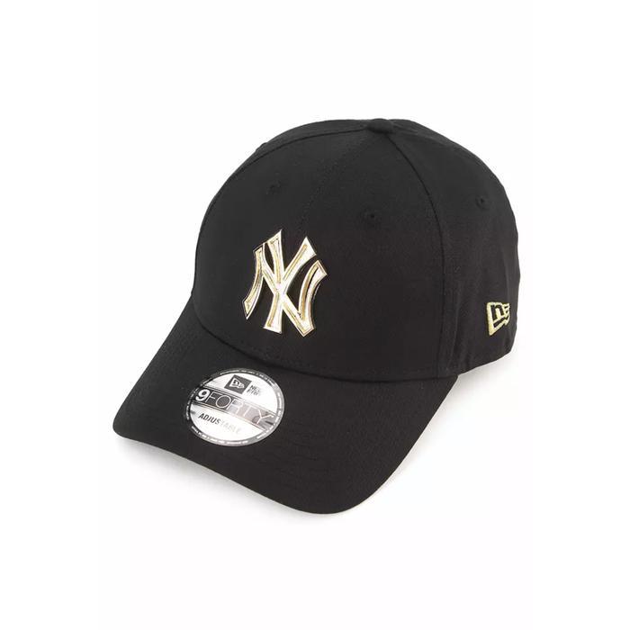 Topi New Era 940 NY Yankees P2 Metal Badge