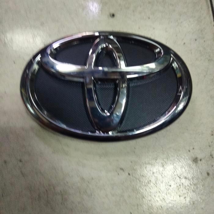 Emblem Grill Fortuner Vrz Srz Legender Original