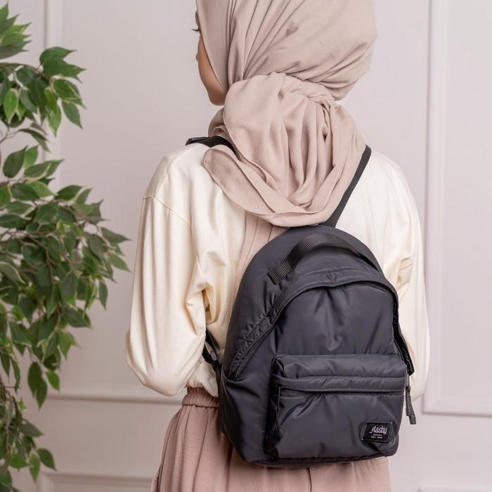 Sedia Flashy Tas Ransel Mini Wanita Moisekean Six Hitam