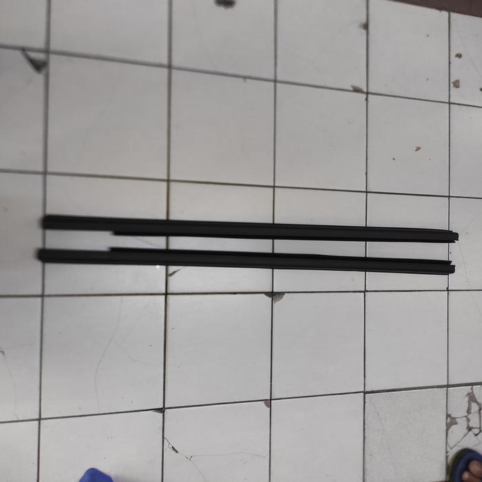 Pelipit Kaca Luar Apv Asli