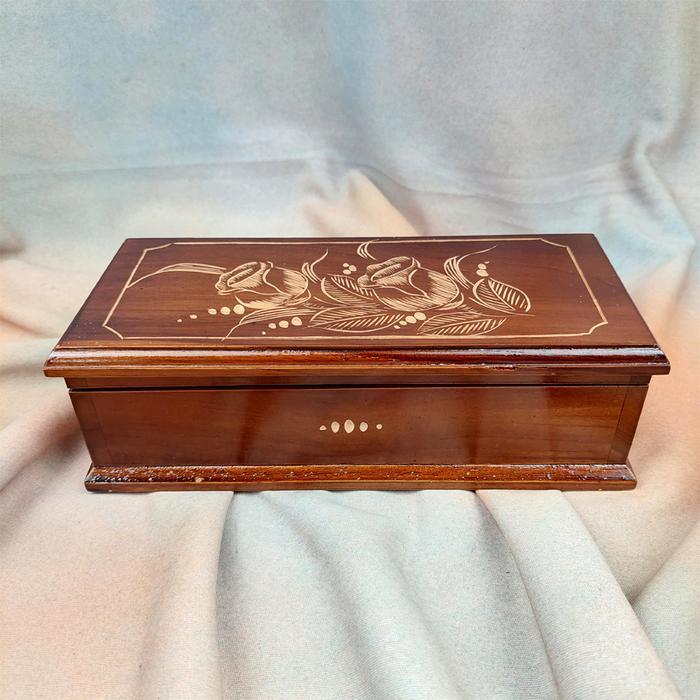 Kotak Tempat Perhiasan Motif Cukit Kembang Souvenir Kerajinan Kayu Jati