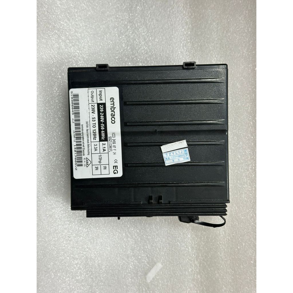 Vcc3 2456 07 F 14 Original 2.1A 220-240V 3.3A