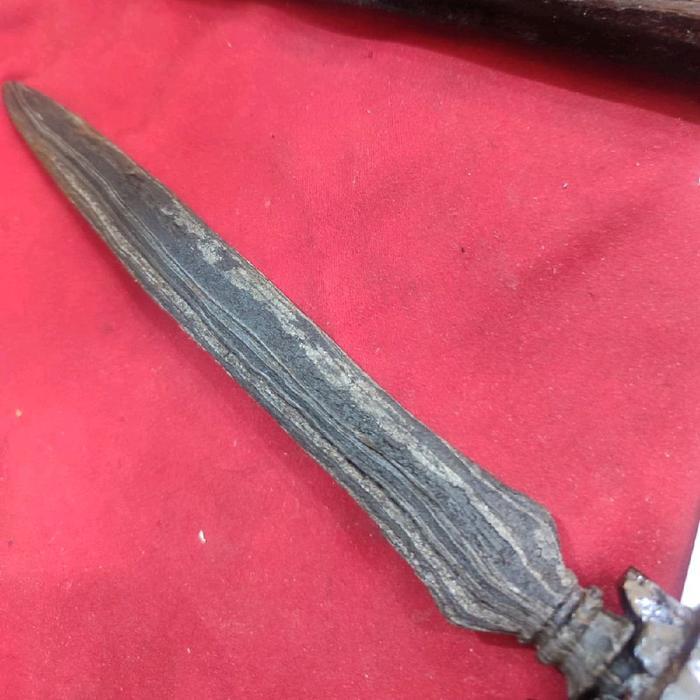 Tombak Biring Sepuh pamor adeg banyu mili