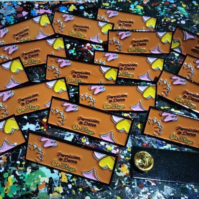 enamel pin custom black ,pin enamel custom