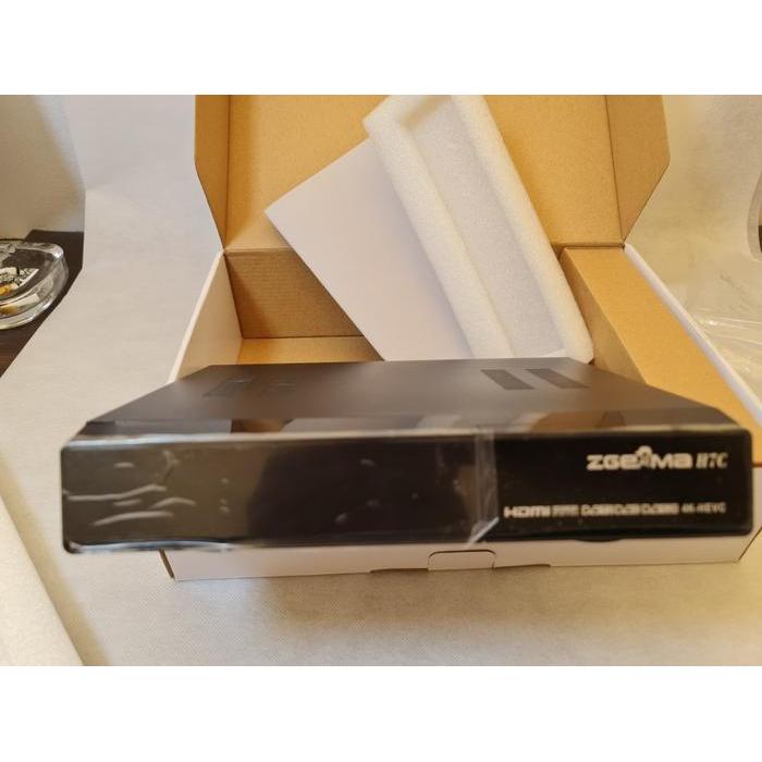 ZGEMMA H7C dengan BCM7251S Chippset DVB-S2X + 2 * DVB-T2/C HEVC 4 K - CIS99