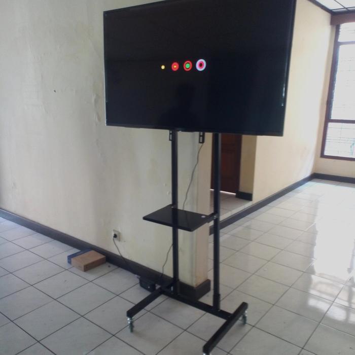 Bracket stand tv 32"-55" pakai roda