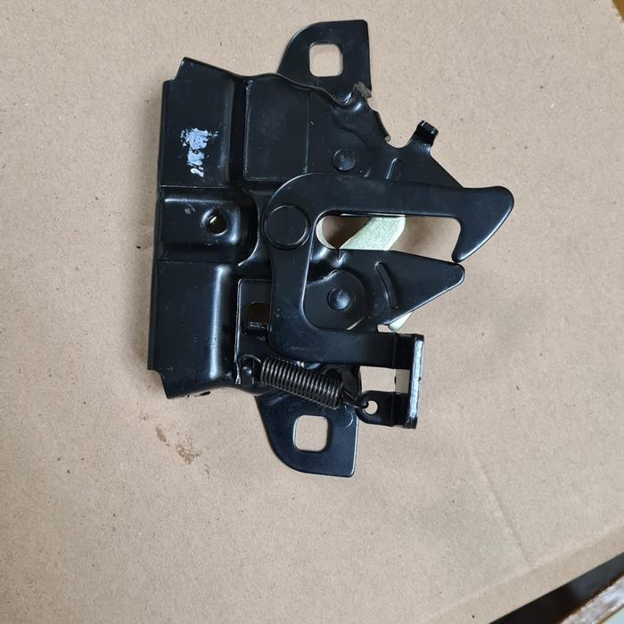 Kunci Kap Mesin Isuzu Panther