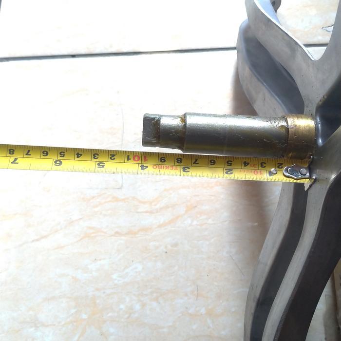 Spider / dudukan segitiga mesin cuci front loading Electrolux sabit sedang