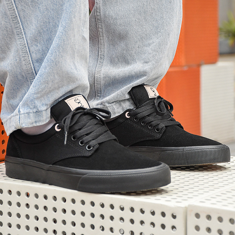 Goluck All Black Soft Casual Sneakers Men Skate Shoes Unisex Vulcanized Skateboarding Shoes Sport