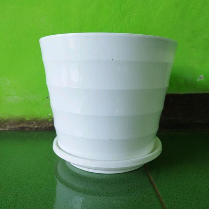 Serasiinspace Pot Bunga Mado Lovenia 32 Putih + Alas//Mado 32 Putih