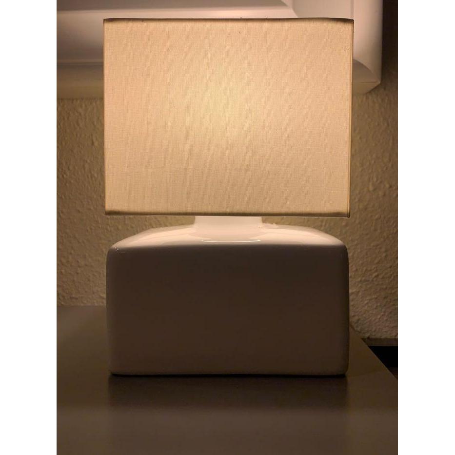 Lampu Meja Lampu Kamar Tidur dengan dudukan Keramik Putih