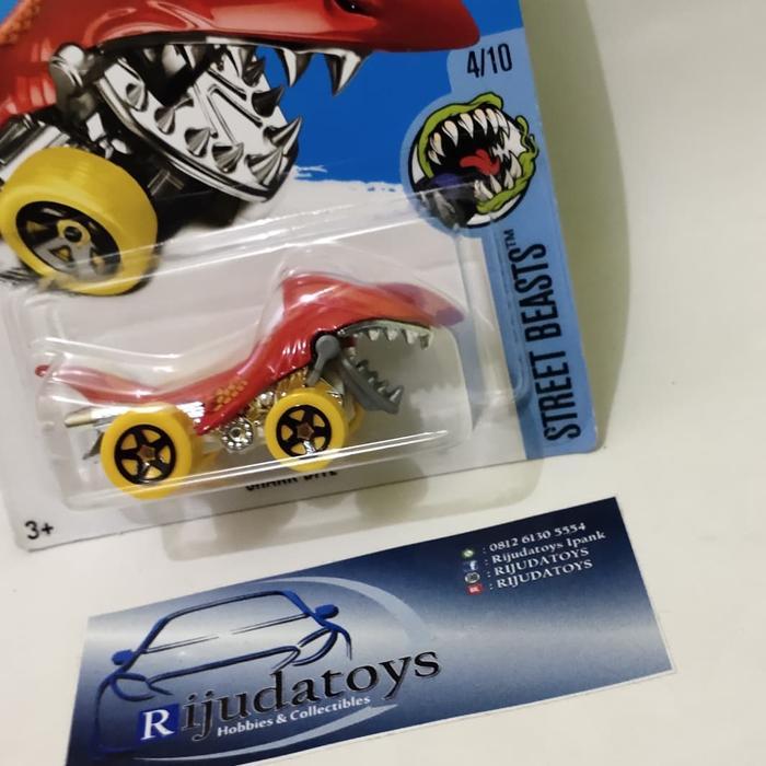 HOT WHEELS HOTWHEELS SHARK BITE WARNA MERAH