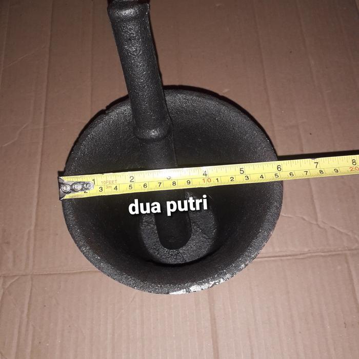 Lumpang Besi Untuk Tumbuk Bumbu Jamu Dll. Ukuran Kecil