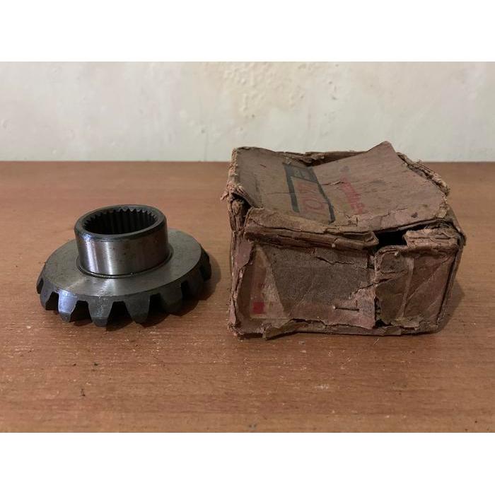 Gigi Pinion Bolu Gardan Besar Corona 2000 RT132 18R TOYOTA GENUINE
