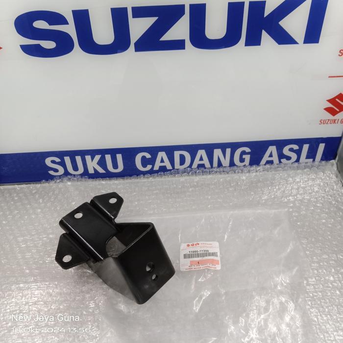 11660-77300 Breket Engine Mounting Kanan Carry 1.0