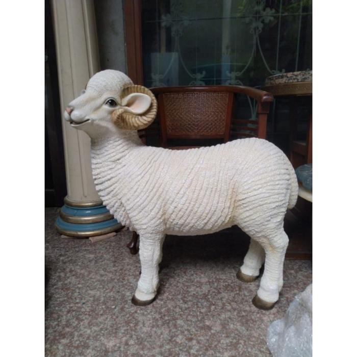 Patung Pajangan Domba Jantan Besar