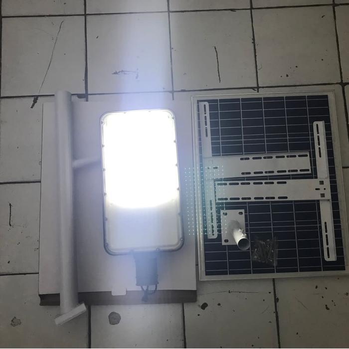 Lampu PJU solar cell 300watt LED two in one