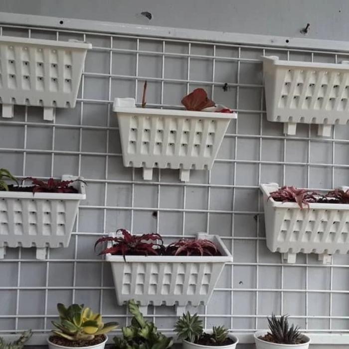 Ram Rak Besi Vertical Garden Dinding Putih Gojek/Grab Only Terpercaya