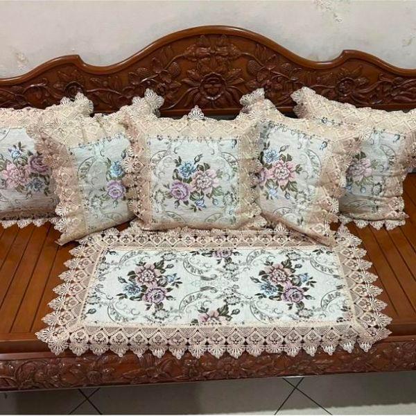 HOT SALE SATU SET SARUNG BANTAL SOFA 5 PCS SARUNG BANTAL + 1 TAPLAK MEJA TAMU RENDA IMPORT MEWAH