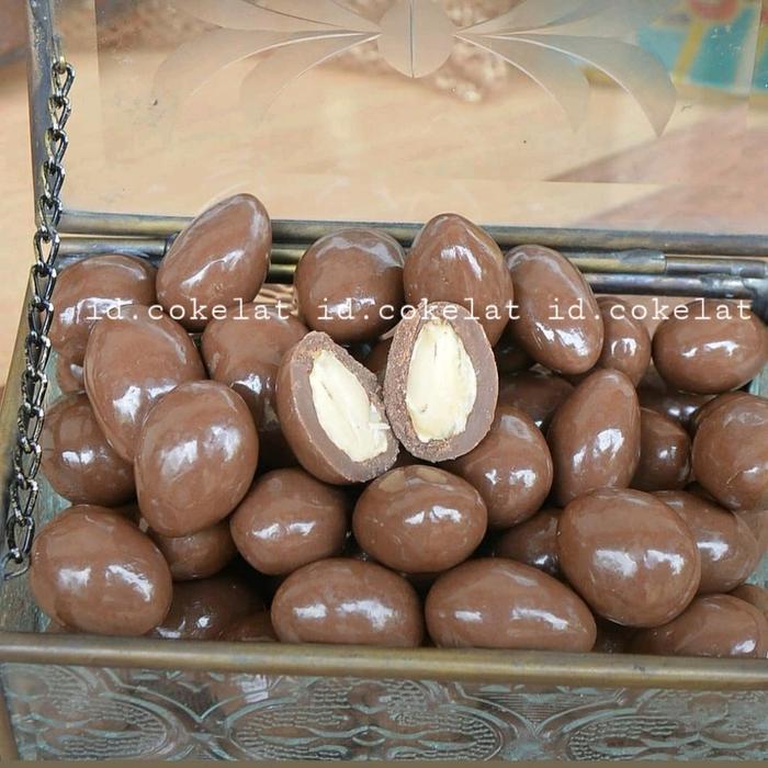 YUMMY 1 BOX Silverqueen Bites Coklat Bulat Glaze Almond 30gr isi 12 - Makanan, Toples, Snack,