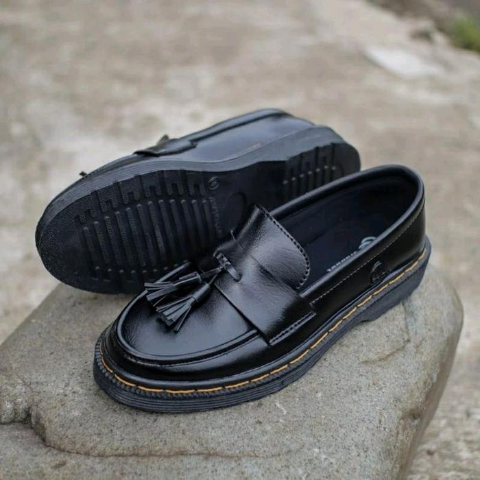 Fladeo Footwear - Sepatu Pria Loafers Docmart Sepatu Slip On Pria Sepatu Hitam Cowok Sepatu Formal