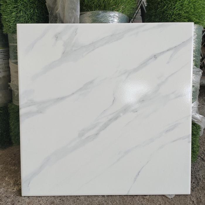 Keramik lantai 40x40 putih carara (glossy)/ keramik lantai putih serat