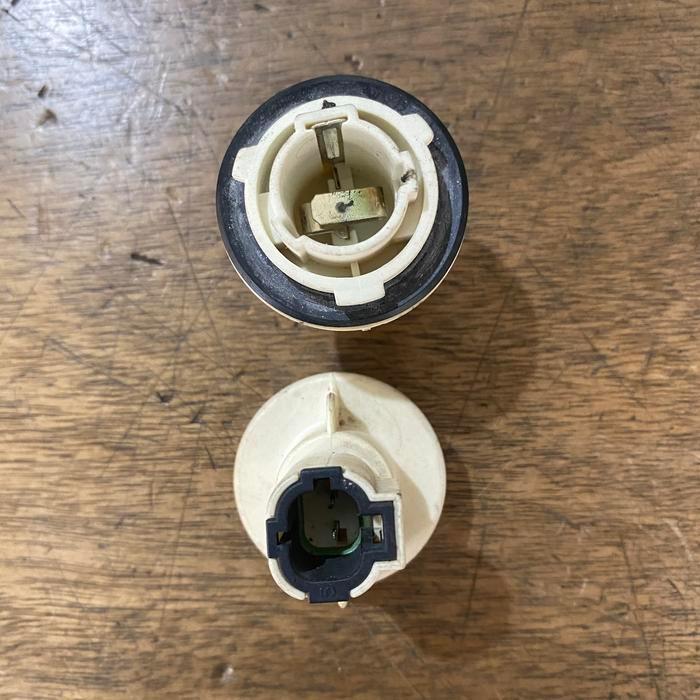 SOCKET SOKET LAMPU SEN DEPAN INNOVA FORTUNER HILUX YARIS HIACE KIJANG PASSSS