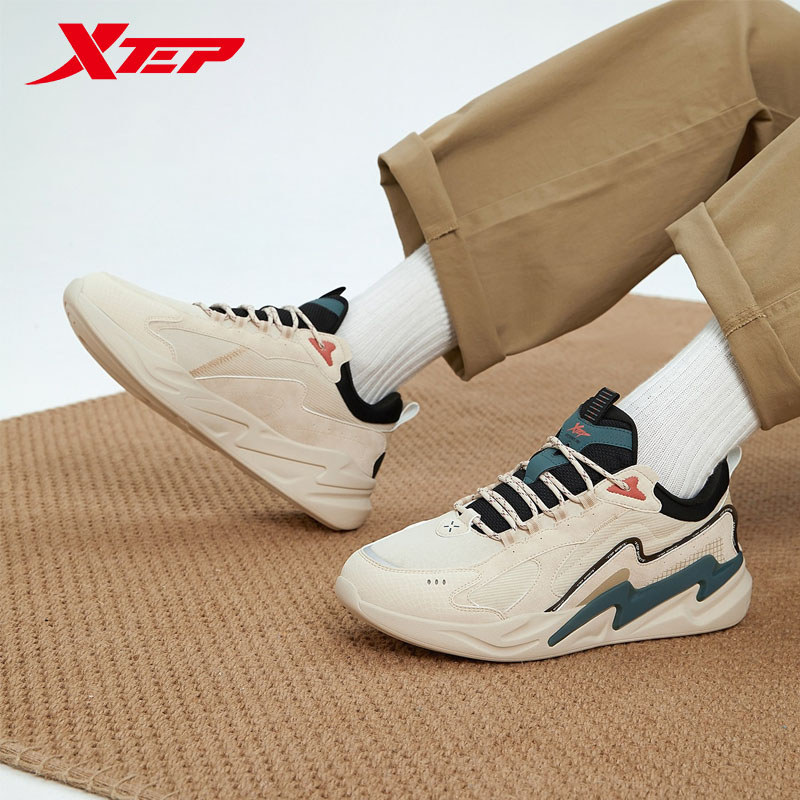 Xtep Lightning Chunky Sepatu Pria Ringan Bernapas Sepatu Kasual Vintage Rekreasi Luar Ruangan Sepatu