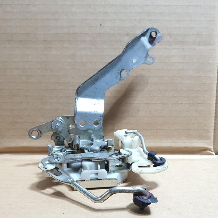 DOOR LOCK DOORLOCK PINTU BELAKANG KANAN TOYOTA AVANZA XENIA GRANMAX
