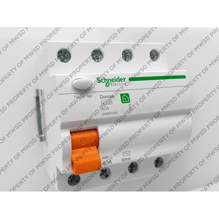Schneider Rccb Elcb Domae 4P 40A 30Ma Ac 6Ka Domr01440 Putih Kabel Pengaman Jaringan Listrik