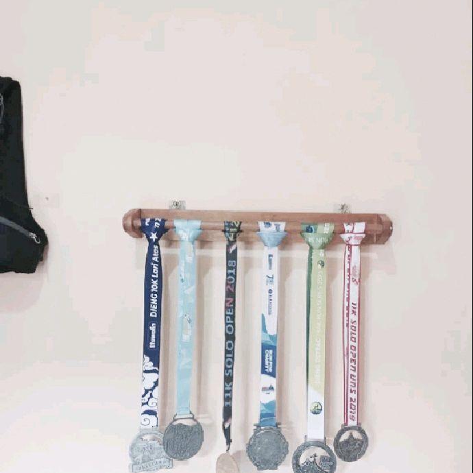 rak gantungan medali/gantungan baju/rak dinding/rak kayu/gantungan tas