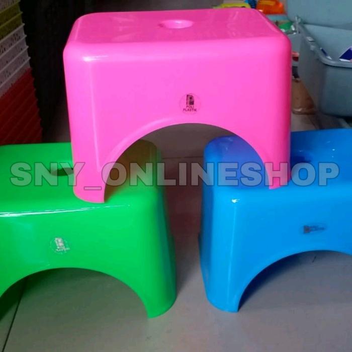 Bangku Jongkok / Bangku Plastik / Bangku Persegi Poli Plastik