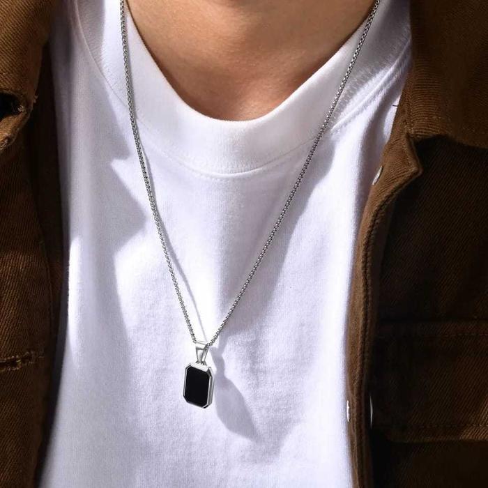 Kalung Titanium Pria Wanita Kalung Rantai Motif Rolo liontin Persegi Panjang Liontin Kotak Enamel