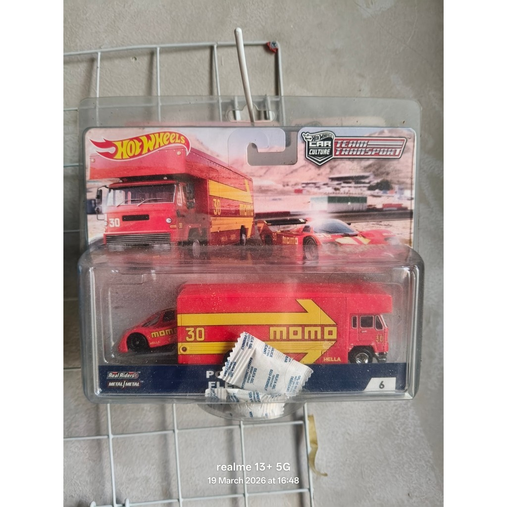 Hotwheels Premium Team Transport Porsche 962 euro Fleet MOMO merah