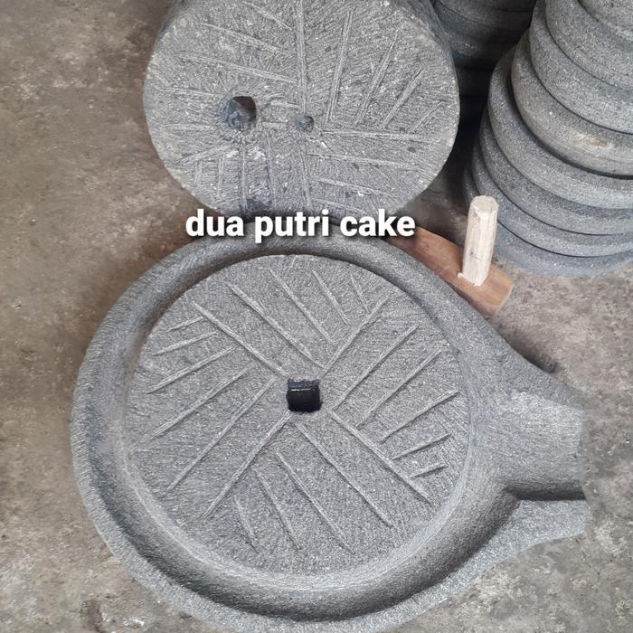 GILINGAN MANUAL UNTUK KACANG KEDELAI TEBUAT DARI BATU PAHATAN %